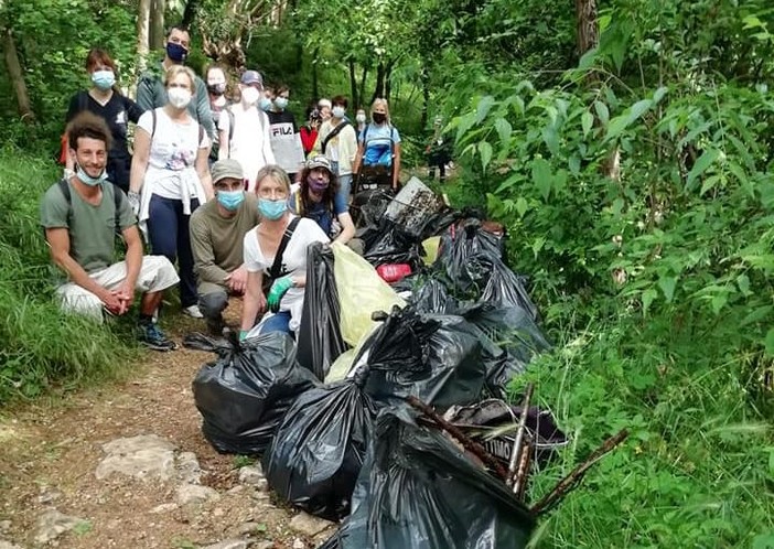 Raccolti 28 sacchi di rifiuti attorno a San Rocchetto