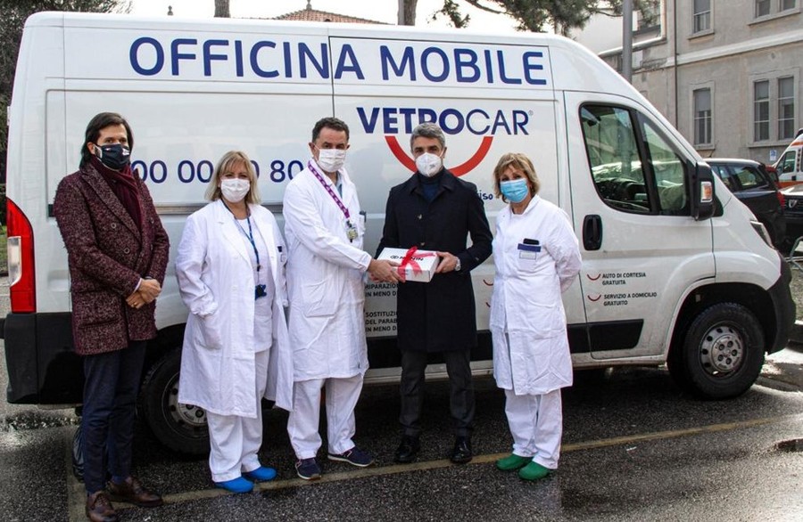 VetroCar dona saturimetri e mascherine all'ospedale di Borgo Trento