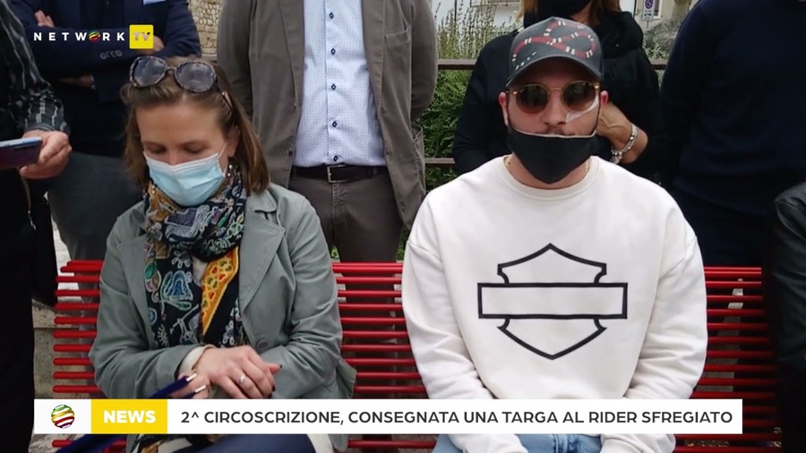 La 2^ Circoscrizione consegna una targa a Michele Dal Forno, il rider sfregiato